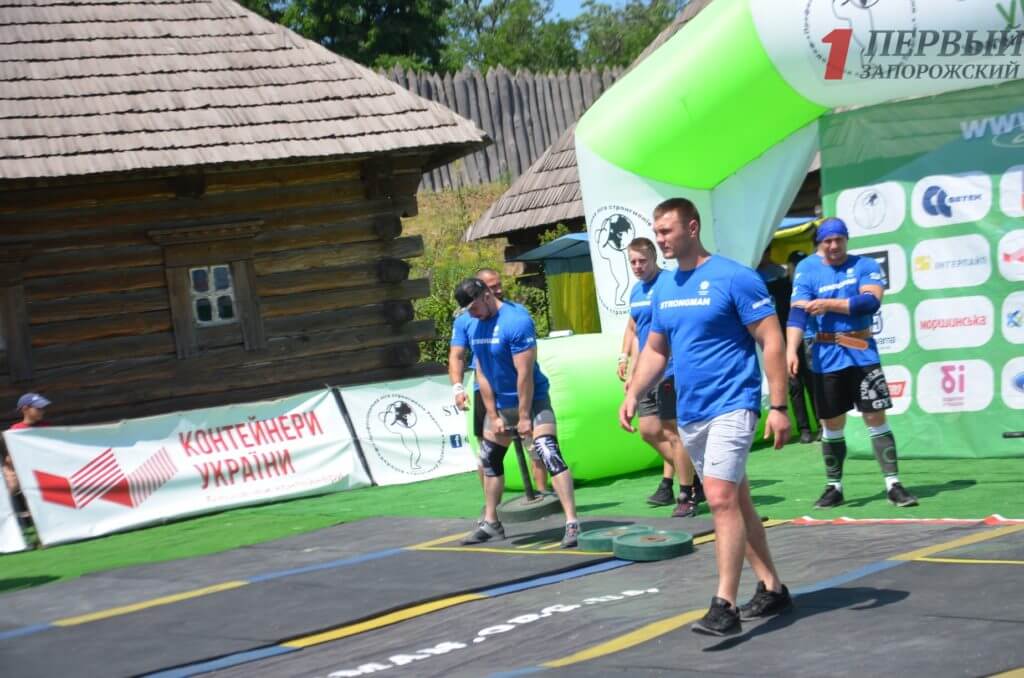 Гра м'язів та демонстрація сили на сході України