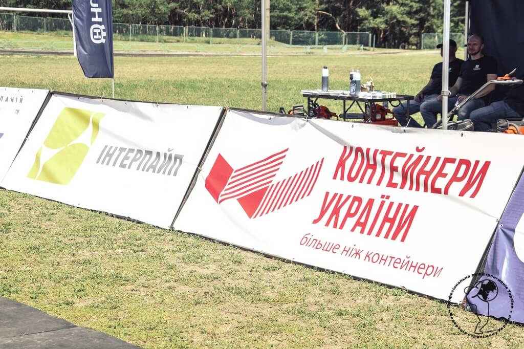 Гра м'язів та демонстрація сили на сході України